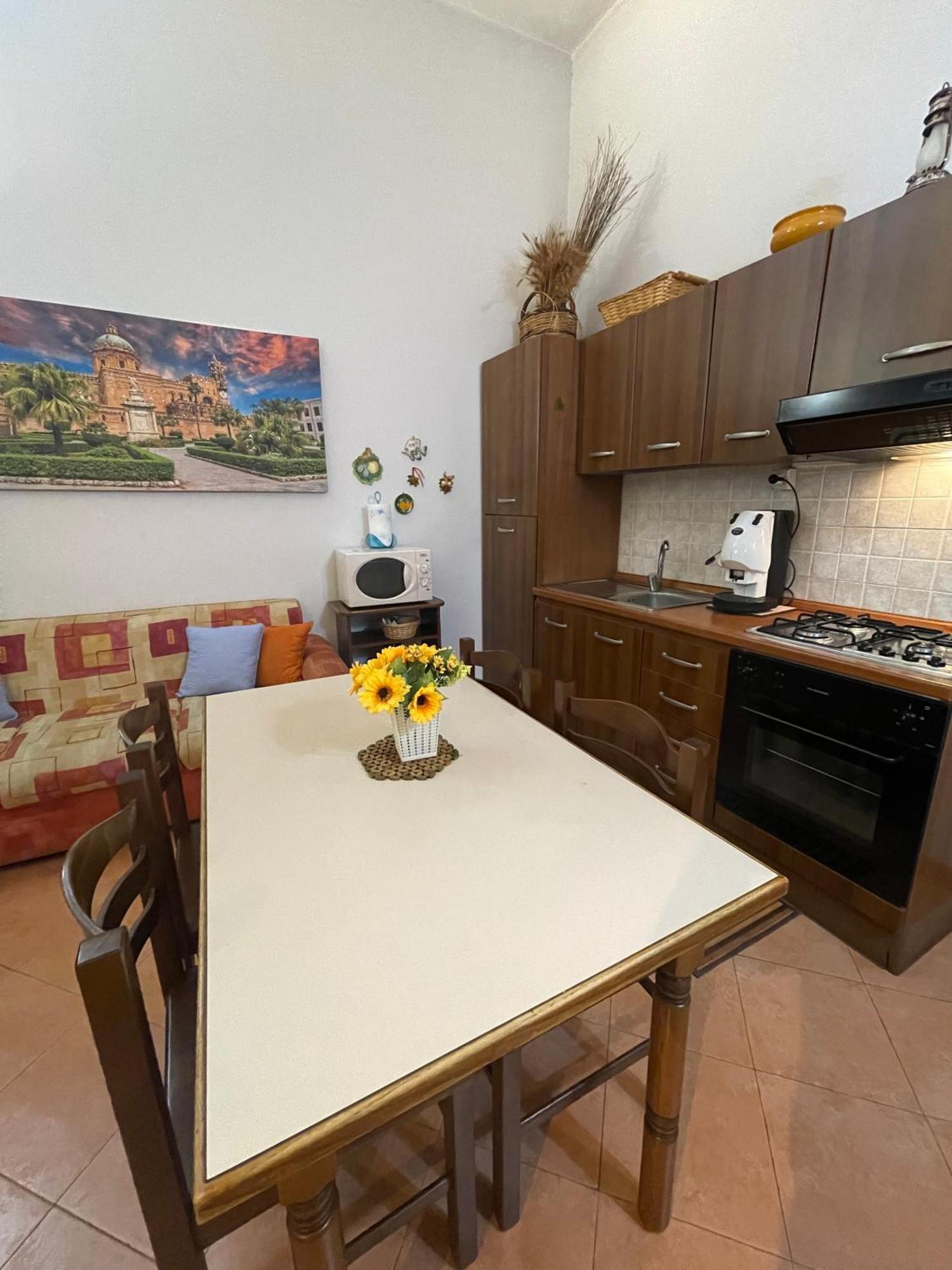 Hola Cathedral House Cadorna Apartment Palermo Bagian luar foto